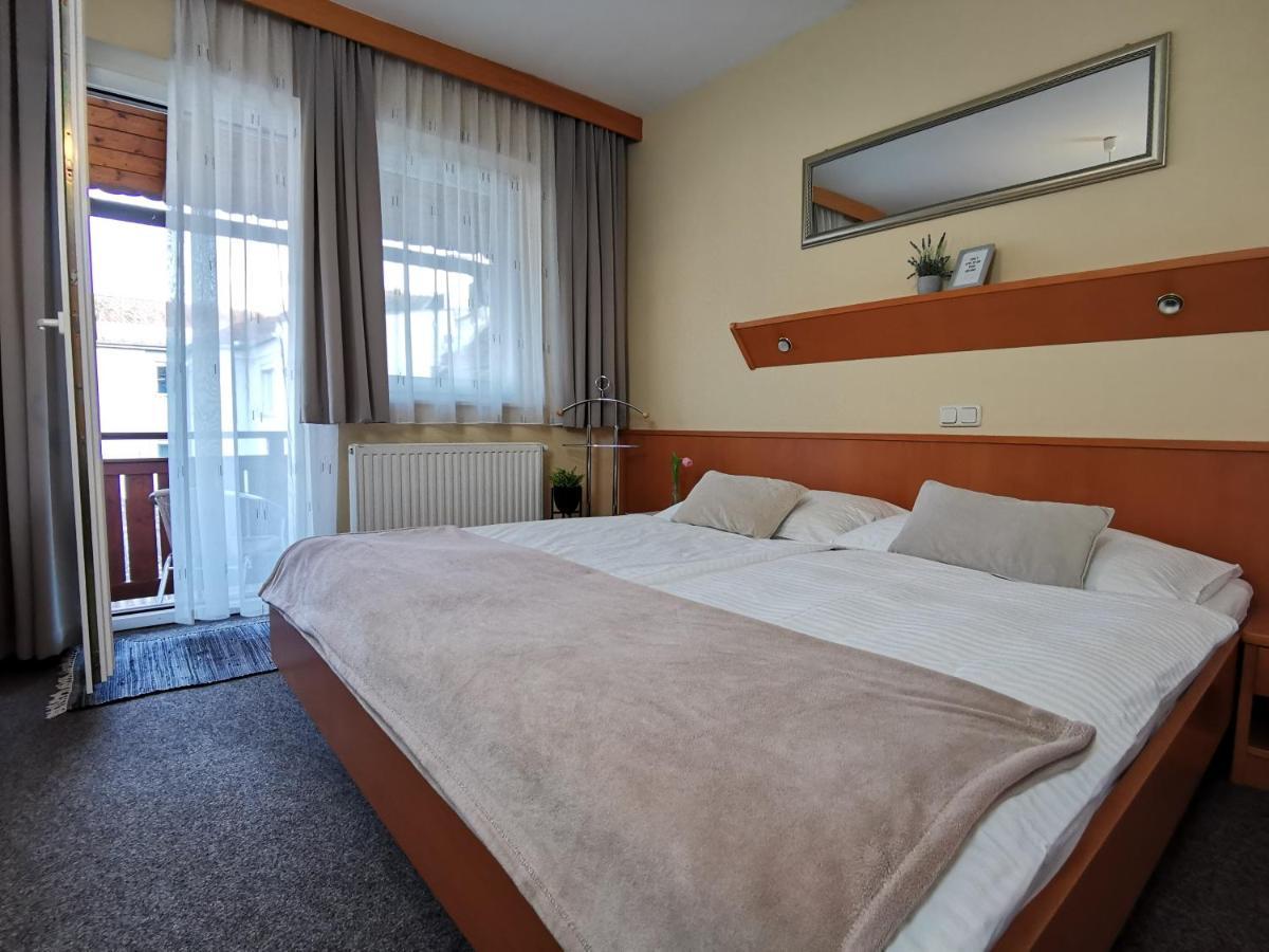 Hotel & Wirtshaus Hoedl-Kaplan Feldbach  Eksteriør billede